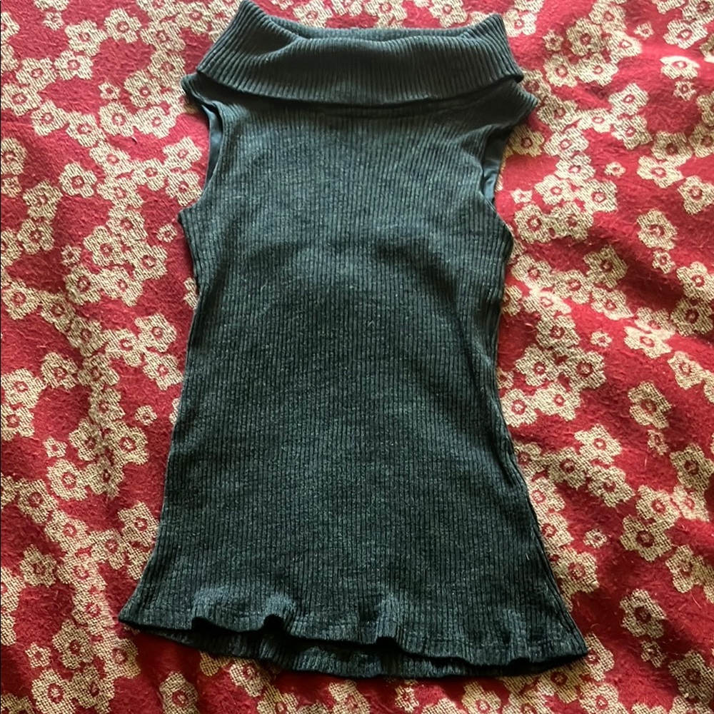Sleeveless Ribbed Turtleneck Top